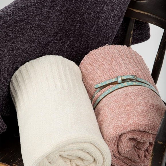 ROSE LEFT! 🎉HP Amazing chenille throw blankets - Picture 4 of 6